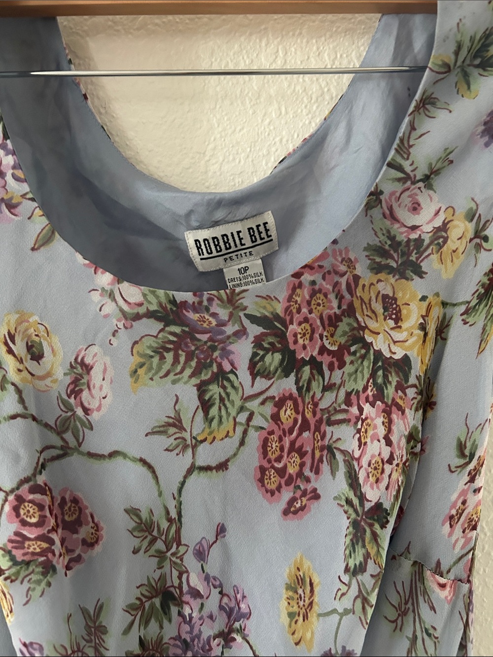 Floral silk Midi Dress in Light Blue - Picture 2 of 4